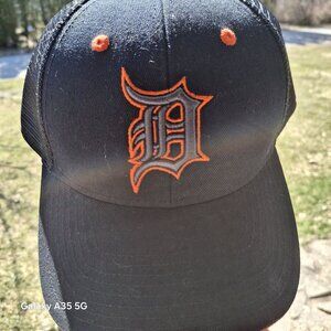 Detroit Tigers MLB Mesh-Back Snapback Hat Black & Orange Adjustable Baseball Cap